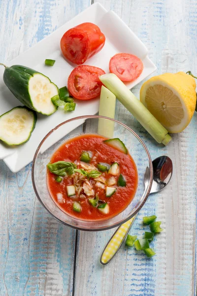 Vista Primer Plano Del Gazpacho Tomate Con Ingredientes —  Fotos de Stock