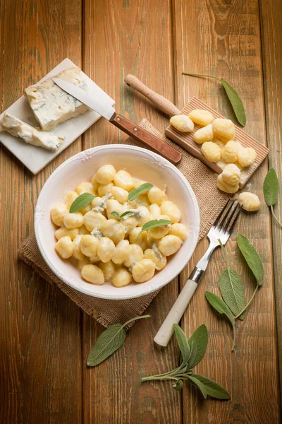 Primo Piano Vista Gnoochi Fatti Casa Con Gorgonzola — Foto Stock