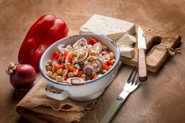 Vista Cerca Ensalada Con Chikpeas Pimienta Queso Feta —  Fotos de Stock