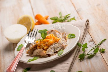 havuç ve nane ile sworfish carpaccio