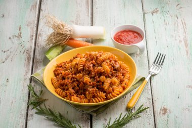 düdük bolognese yahni sos ile