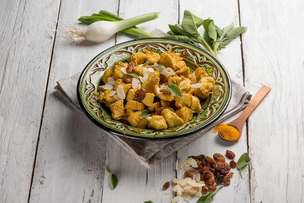 Guisado Carne Oriental Com Amêndoa Tumérica Uva Seca — Fotografia de Stock