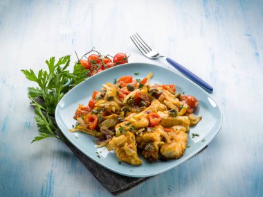 Balık rezene domates ve kapari