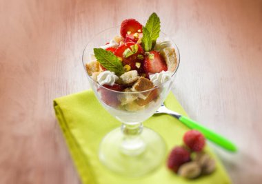 tatlı çilek ve fıstıklı, seçici odak