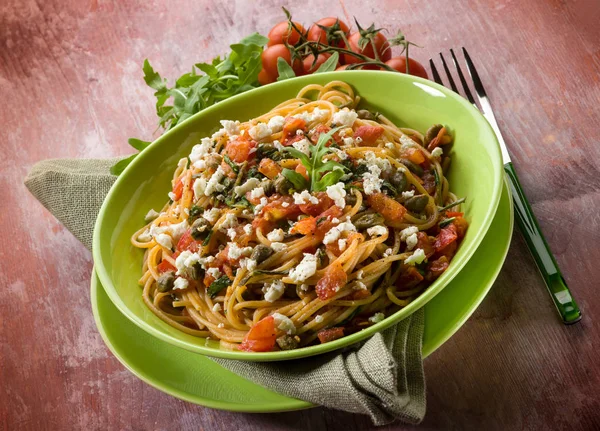 Spaghetti Tomatoes Cheese Capers Arugula — Stock Photo, Image