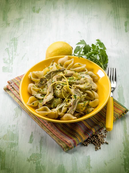 Pasta Con Cáscara Limón Alcachofa Cilantro —  Fotos de Stock