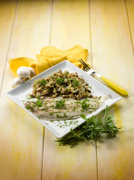 tek balık sauteeed mantar ile