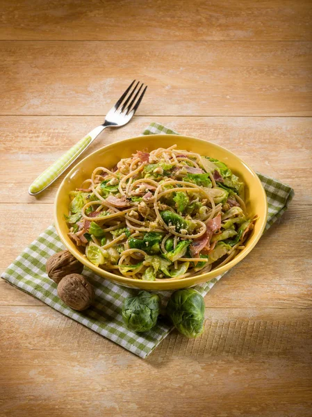 Pasta Ham Brussel Sprout Nuts — Stock Photo, Image