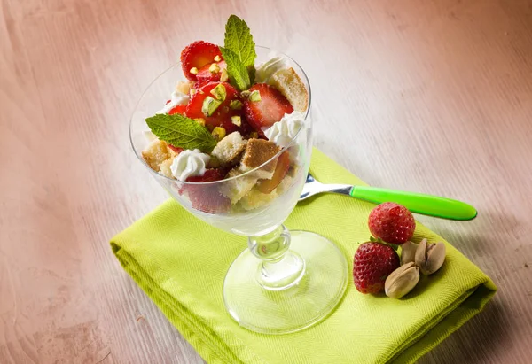 Dessert Strawberries Pistachio — Stock Photo, Image