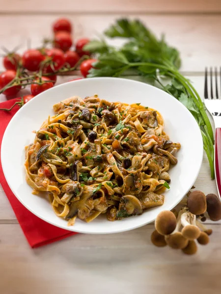 Tagliatelle Funghi Focus Selettivo — Foto Stock