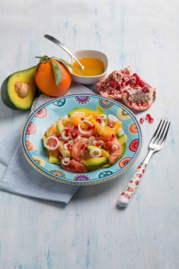 Avokado Greyfurt Portakal ve nar salatası