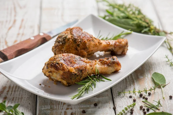 Forno Pernas Frango Empanadas Com Ervas — Fotografia de Stock