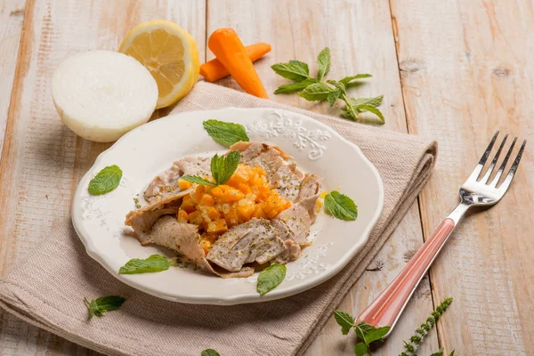 havuç ve nane ile sworfish carpaccio