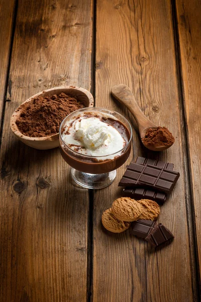 Chocolate Quente Com Creme Chicote Biscoitos — Fotografia de Stock