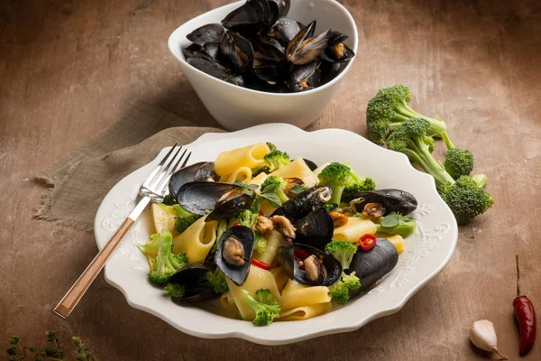 Pasta Met Broccoli Mosselen Close — Stockfoto