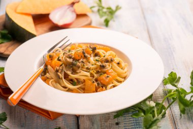 istiridye ve kabak ile makarna