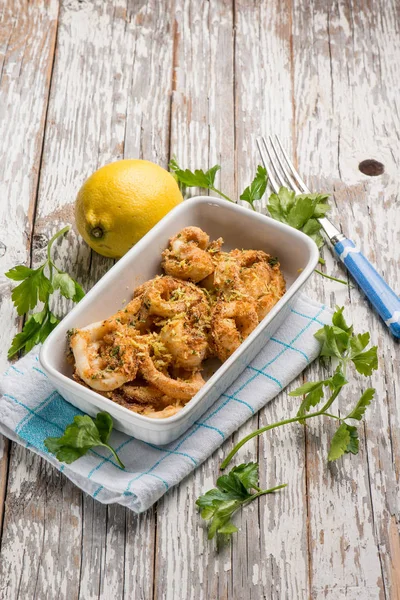 Rings squid with parsley and grated lemon peel — Stock Photo, Image