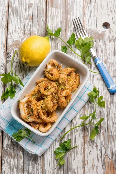 Rings squid with parsley and grated lemon peel — Stock Photo, Image