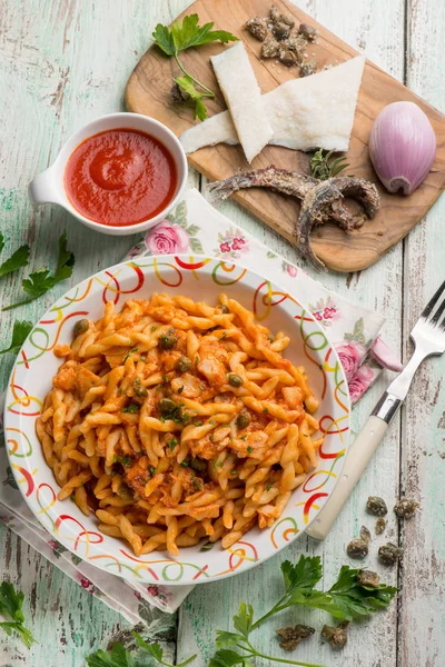 Trofie pasta med torsk fisk ragu — Stockfoto