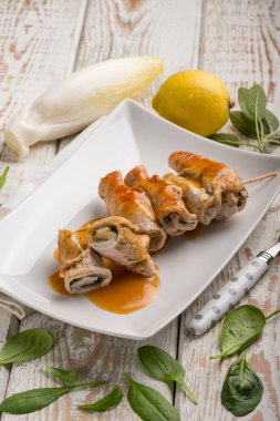 adaçayı ıspanaklı dolma rulo