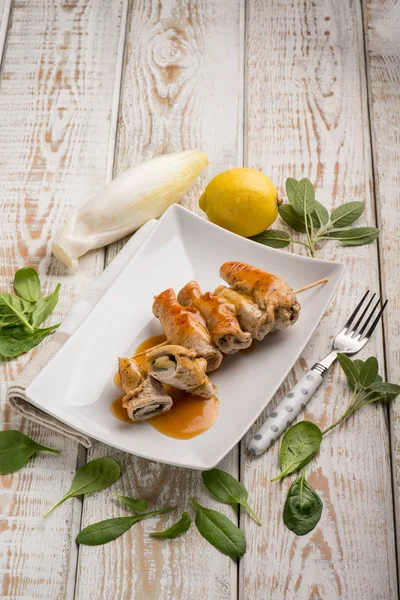 Stuffed roll with sage spinach — Stock Photo, Image