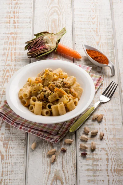 Pasta with artichokes cream carrots and pistachio nuts — Stock Photo, Image