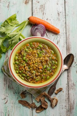 Kurutulmuş mantar ile edayame çorbası