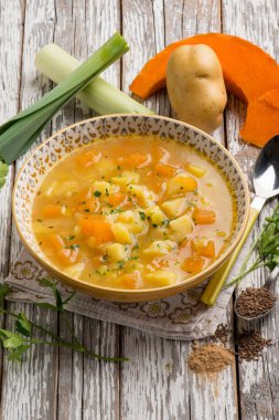 patates pırasa ve kimin ile kabak çorbası