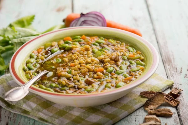 Edamame soep met gedroogde champignon — Stockfoto