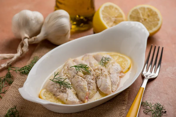 Red mullet fillet with lemon sauce and garlic — Stock Photo, Image