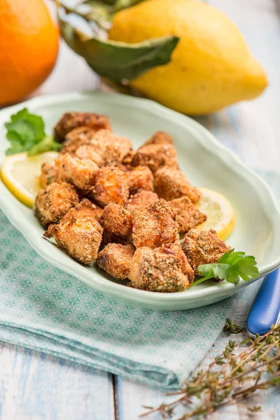 Salmón frito al horno con limón y timo — Foto de Stock