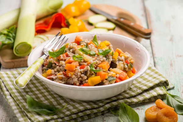 Mixed Spelt Salad Mixed Vegetables Dried Apricot — Stock Photo, Image