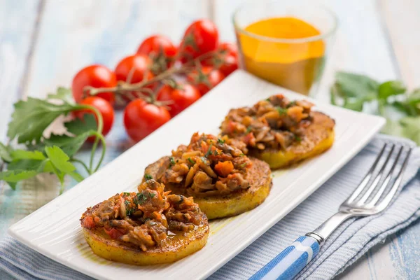 Canapes Med Mussla Med Tomatsås Och Gurkmeja Krydda — Stockfoto