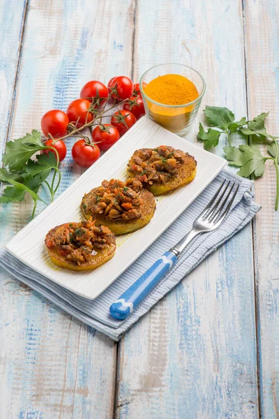 Canapes Clam Tomatoes Sauce Turmeric Spice — Stock Photo, Image