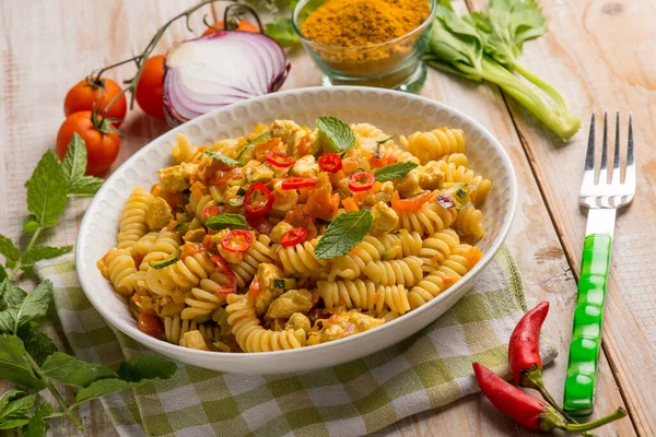 Pasta Con Ragú Pollo Especias Curry —  Fotos de Stock