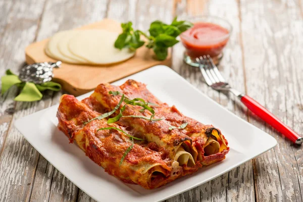 Canelones Berenjena Con Salsa Tomate — Foto de Stock