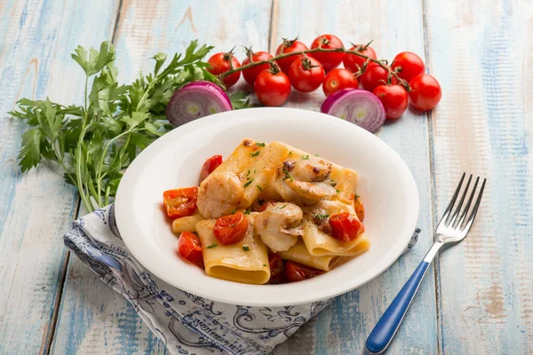 Macarrão Paccheri Com Tomate Vieira Salsa — Fotografia de Stock