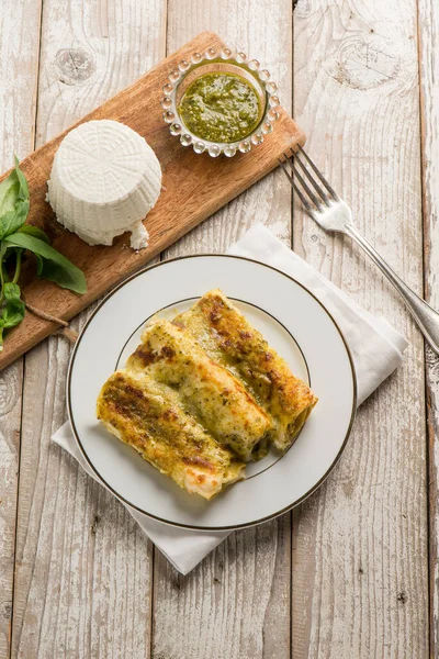 Cannelloni Pesto Omáčkou Ricotta Sýrem — Stock fotografie