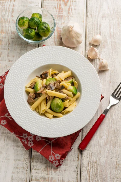 Pasta Med Brysselkål Och Svamp — Stockfoto