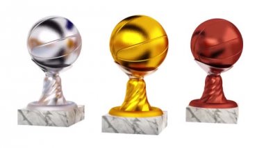 Basketbol altın gümüş ve bronz kupa beyaz bir arka plan üzerinde sonsuz dönüş mermer üsleri ile
