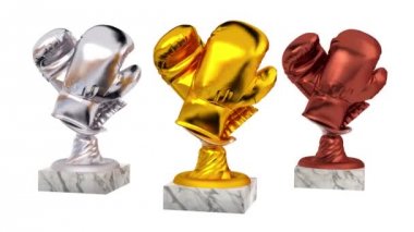 Altın gümüş ve bronz kupa sonsuz dönüş mermer üsleri ile beyaz bir arka plan üzerinde boks