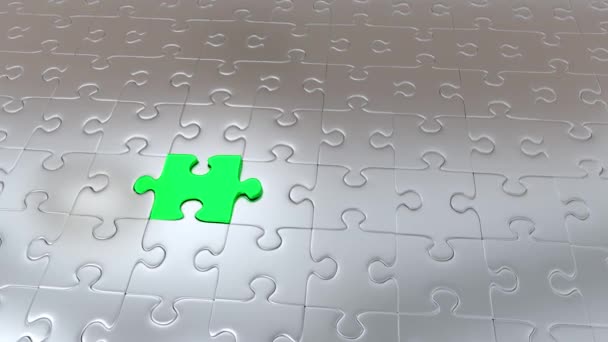 Zoom Pezzo Puzzle Verde Che Sfuggono Molti Pezzi Grigi — Video Stock