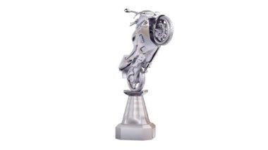 Beyaz arka planda sonsuz rotasyon spor motosiklet gümüş Trophy ön görünümü