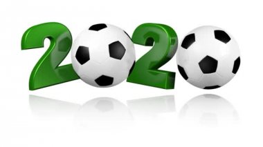 Beyaz Arka Planda Sonsuz Rotasyonda Futbol 2020 tasarımı