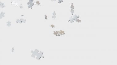 Birkaç Kaotik Gri Puzzle parçaları dağınık ve beyaz bir arka plan ile bir büyük altın parça