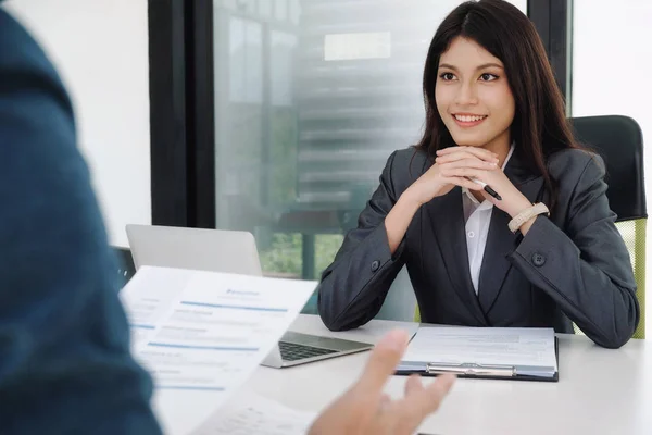 Situação Negócios Conceito Entrevista Emprego Empresário Confiante Uma Entrevista Emprego — Fotografia de Stock