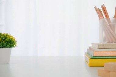 Çalışma masaüstü ve sabit alanı kopyalayın. Eğitim ve çalışma iş kavramı arka plan.