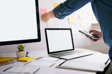Web Tasarımcısı, Ux UI tasarımcı ve programcı cep telefonu için uygulama planlaması. Duyarlı tasarım tasarlama.