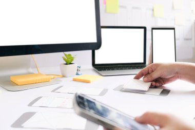 Web Tasarımcısı, Ux UI tasarımcı ve programcı cep telefonu için uygulama planlaması. Duyarlı tasarım tasarlama.