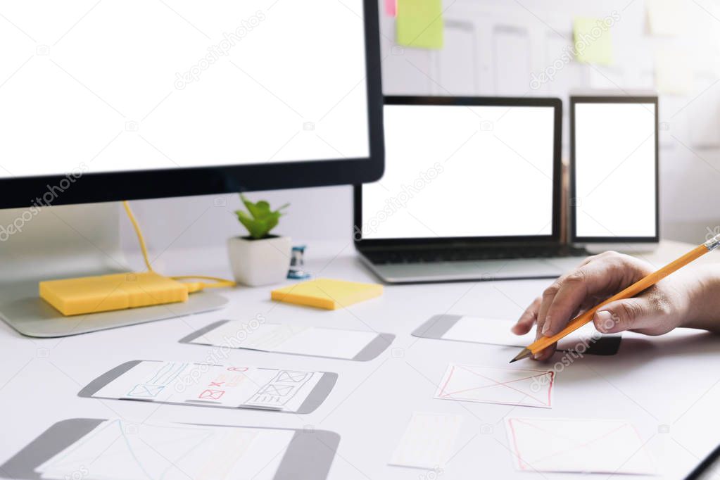 Web designer, UX UI designer and programmer planning application for mobile phone. Designing the responsive design.